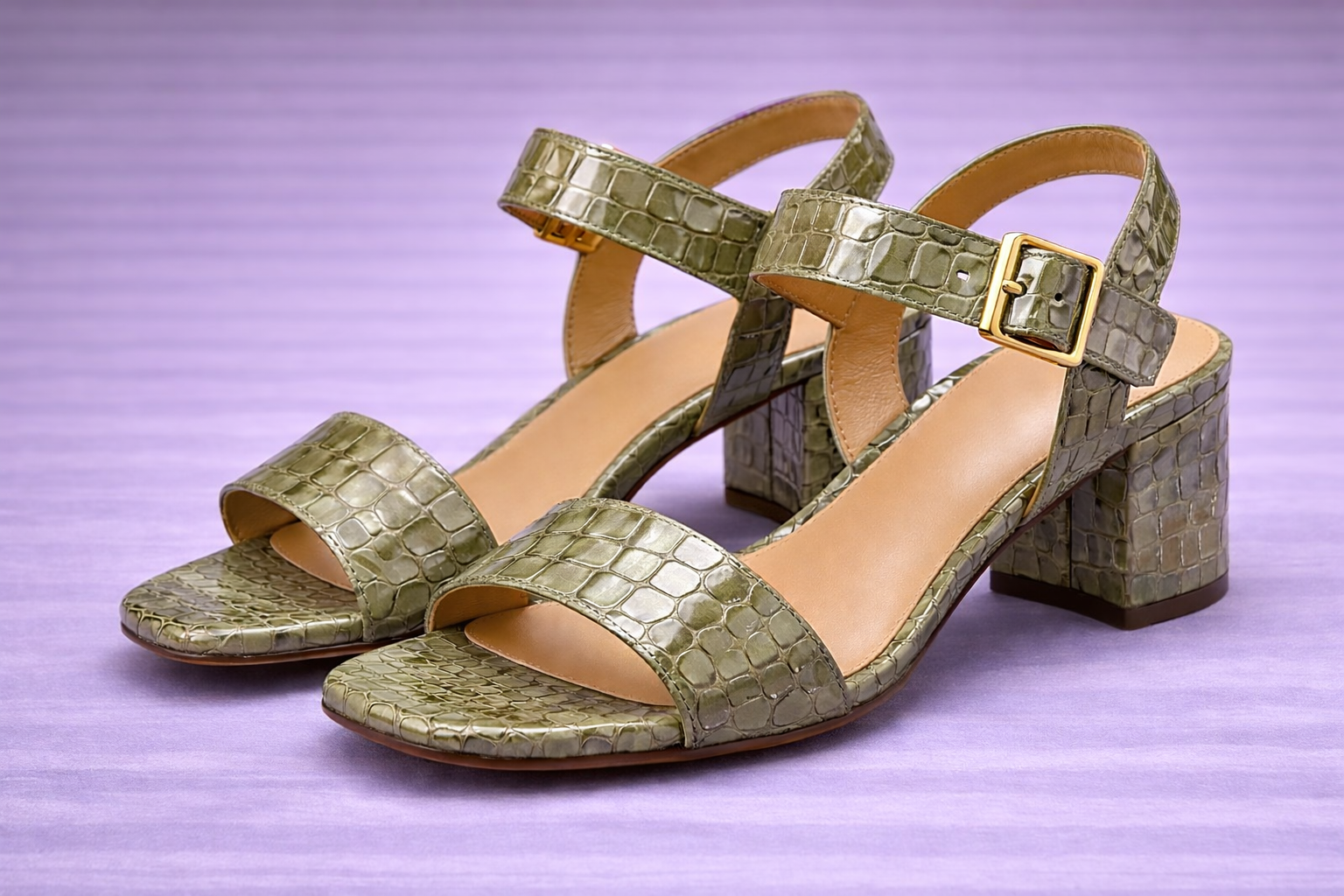 Sandalias grabado exotico charol