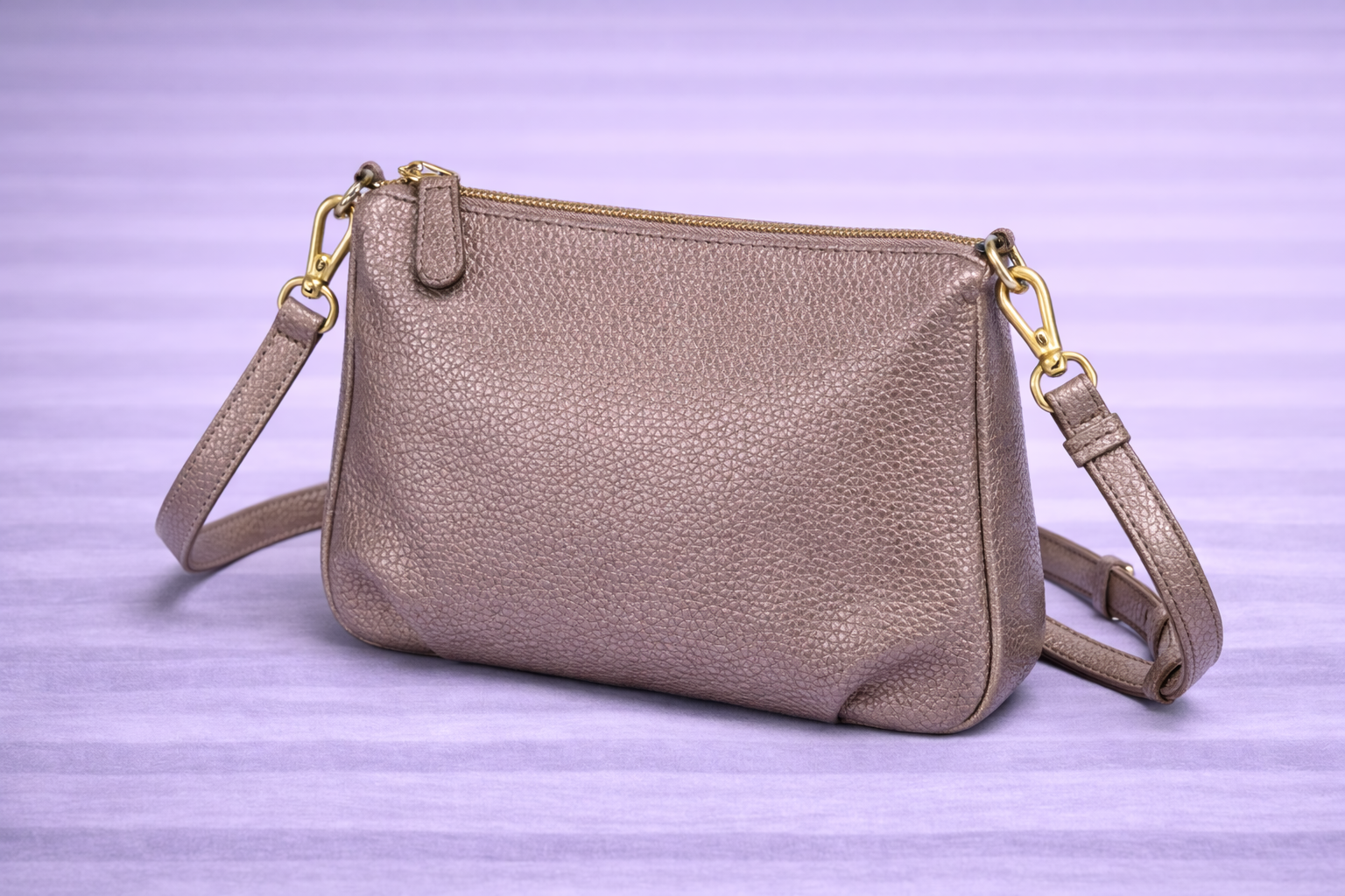 Bolso de piel napa grabada perlada