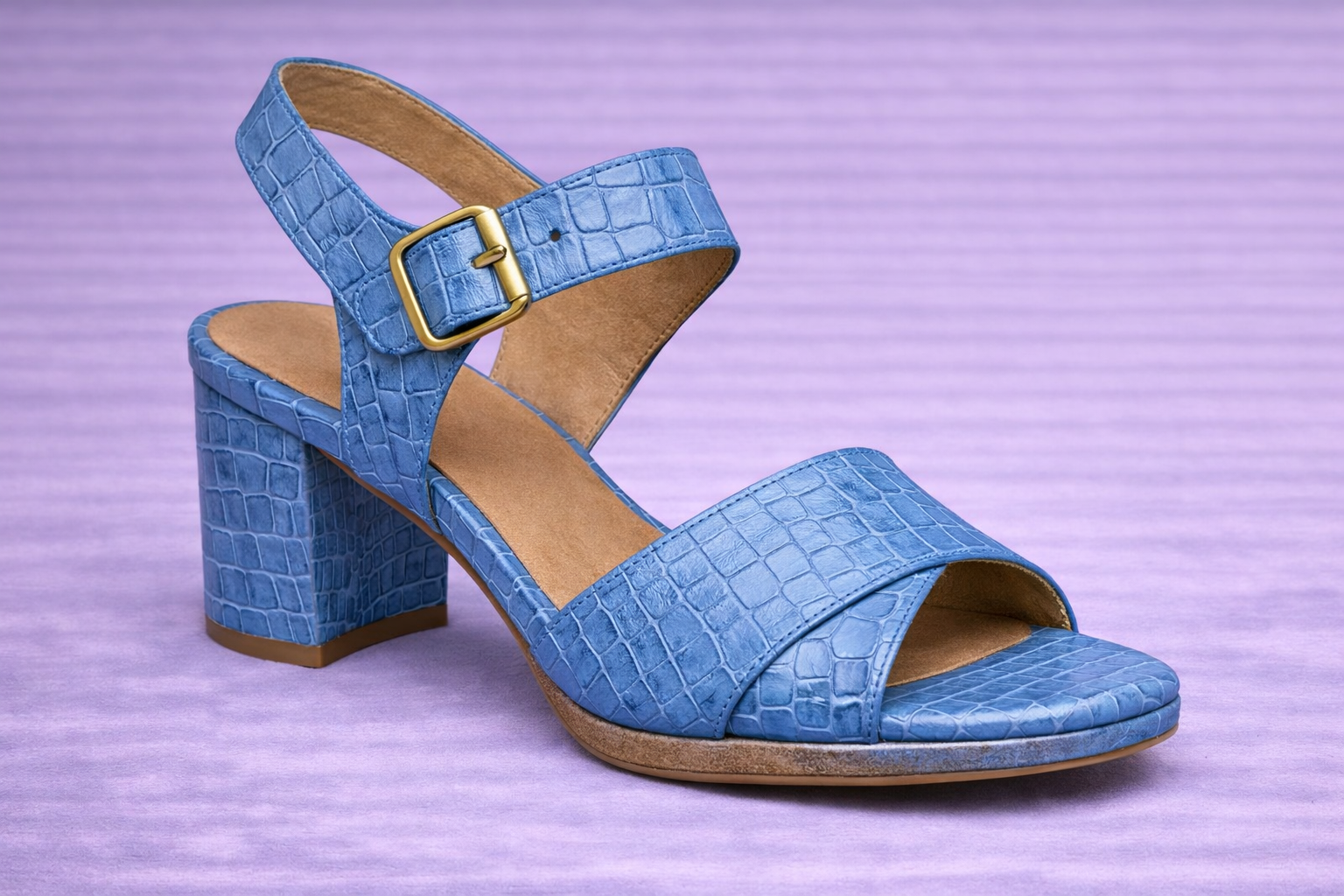 Sandalia de piel vacuno grabado cocco