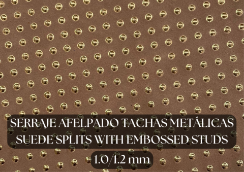 Piel de serraje afelpado con tachas metálicas